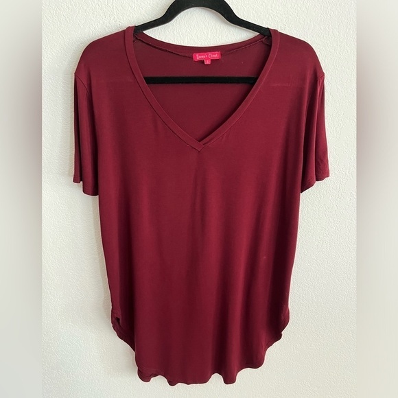 Emma’s Closet Tops - Emma’s Closet Basic V Neck Tee